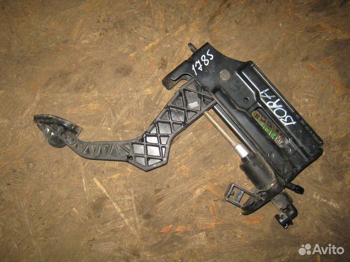 Педаль сцепления Volkswagen Bora