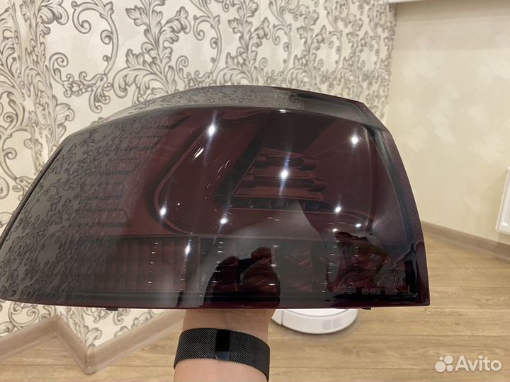 Продаю Новый комплект Задних фонарей арт. RV39llrs