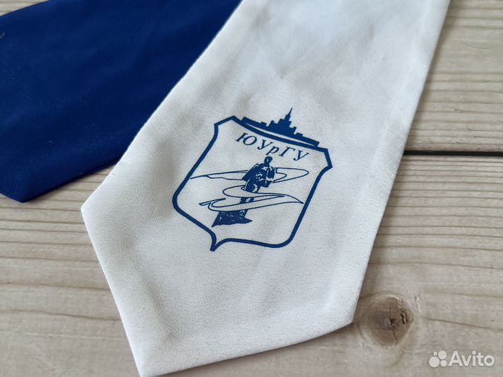 Козырёк значок галстук юургу университет