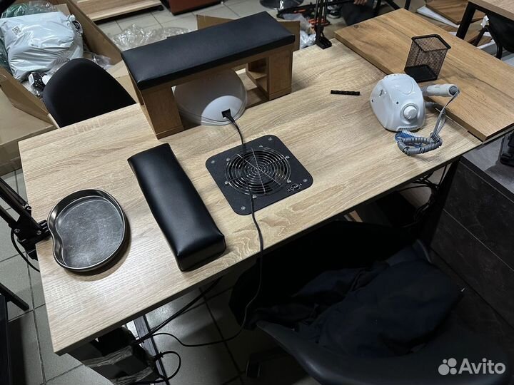 Маникюрный стол