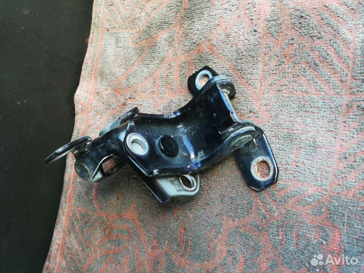 Петля Мазда CX-7