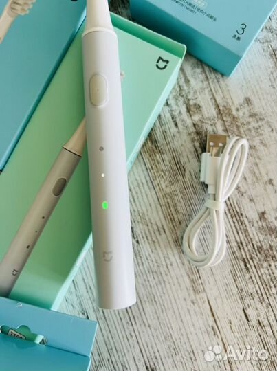 Электрическая зубная щетка новая