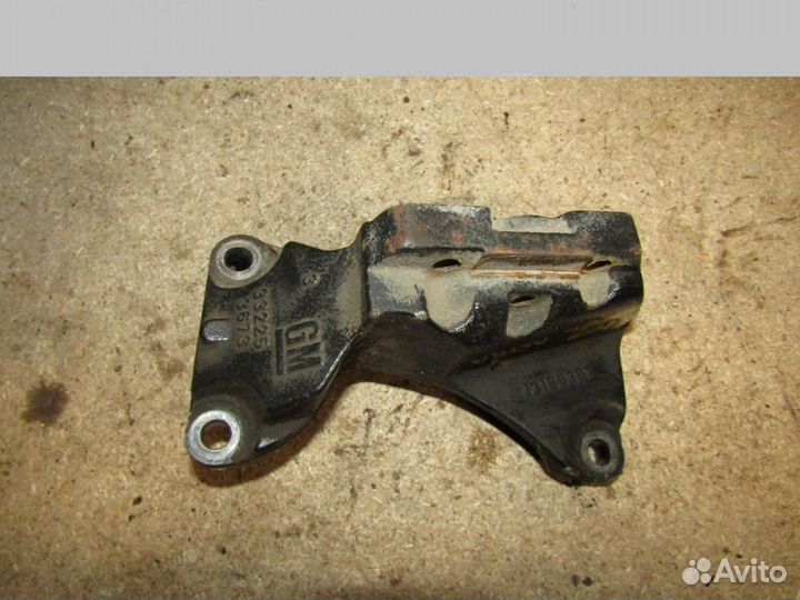 Кронштейн двигателя правый Astra G 1998-2005
