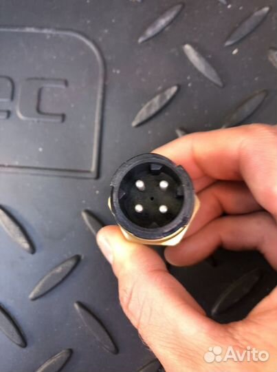 Датчик давления масла/топлива