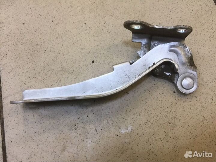 Петля капота левая Kia Picanto 1 G4HG 2010