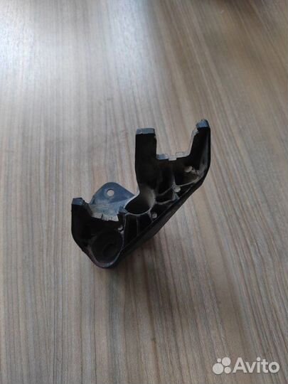 Кронштейн крепления троса кпп
