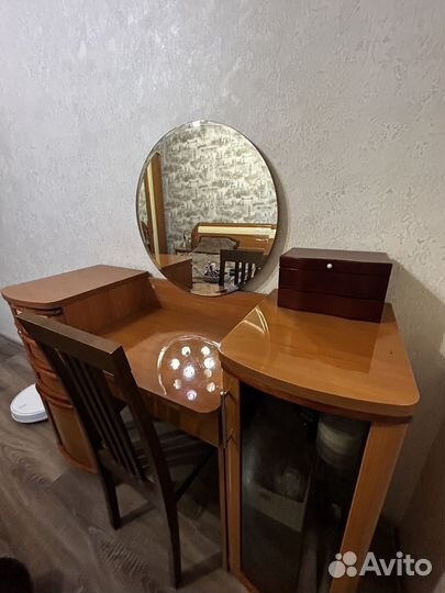 Спальный гарнитур