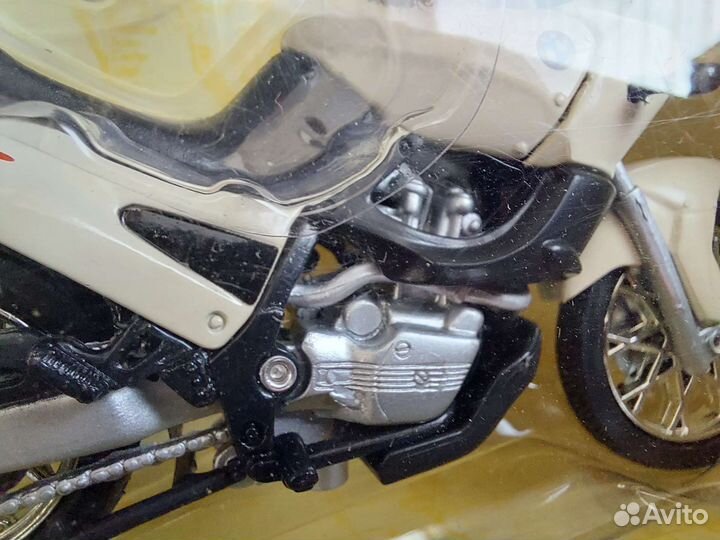 Коллекционная модель мотоцикла BMW F650 1:18