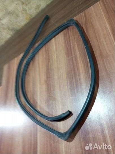 Уплотнитель проема левый задний Toyota land crui