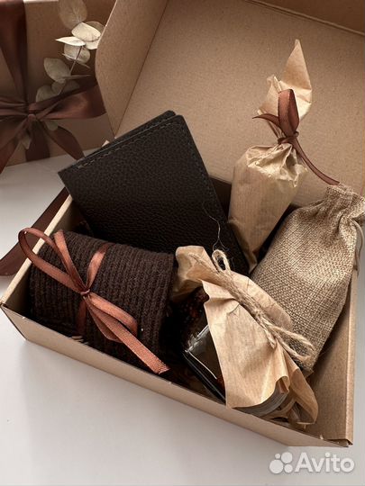 Подарочный бокс с изделием из натуральной кожи