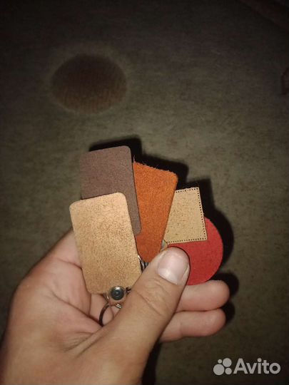 Брелок из кожи