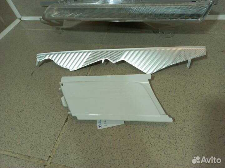 Фара дневного света левая (ходовые огни) Toyota