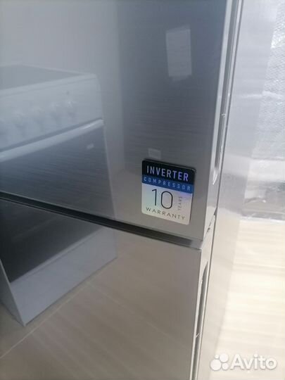 Холодильник новый серый фасад зеркальное стекло