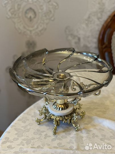 Ваза для фруктов на ножке цветное стекло