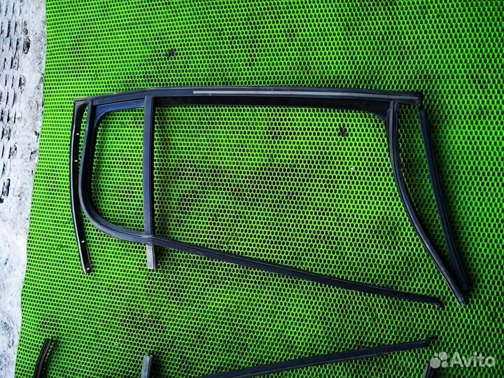 Уплотнитель заднего стекла для Skoda Fabia 11-15