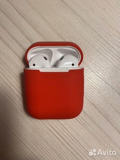 Беспроводные наушники apple airpods 1