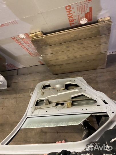 Задняя левая дверь от ваз 2110