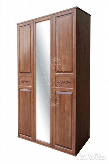 Шкаф трехстворчатый из дерева с зеркалом
