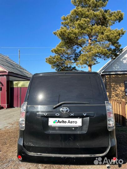 Toyota Voxy 2.0 CVT, 2009, 283 700 км