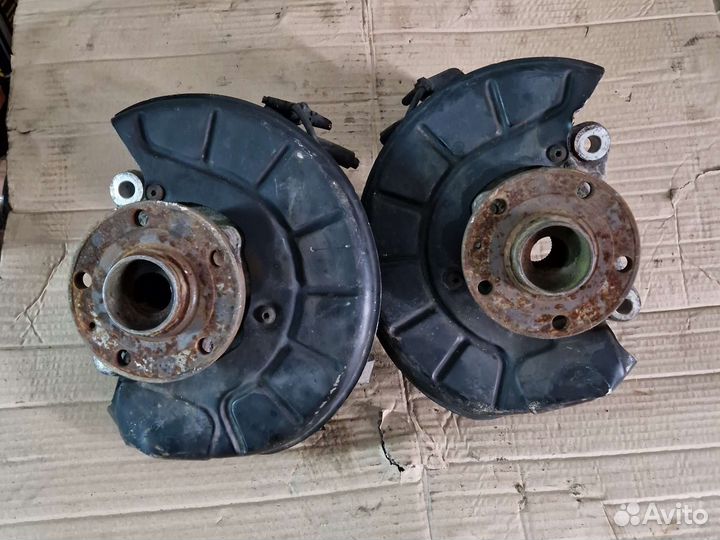 Кулак Поворотный передний Passat B6