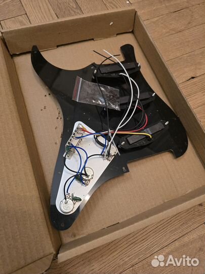 Пикгард стратокастер черный