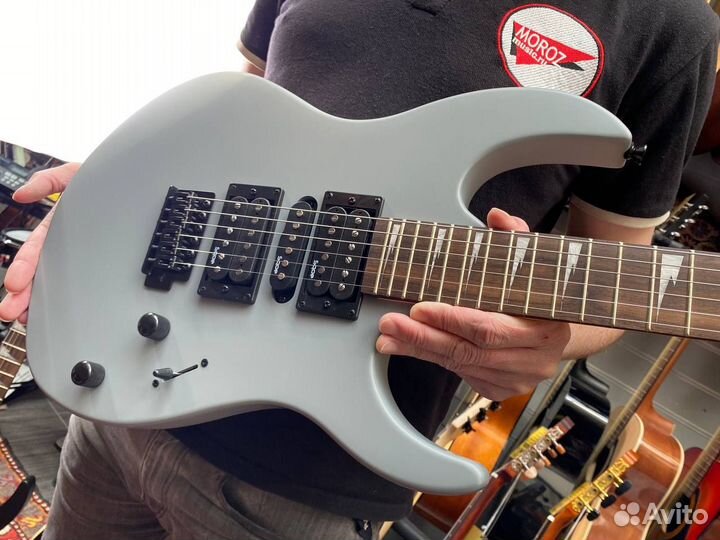 Электрогитара форма ibanez