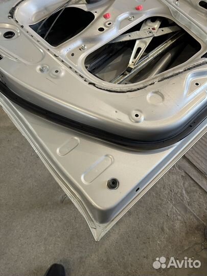 Дверь, стекла переднии правые toyota Vitz