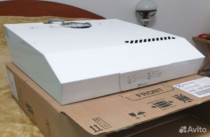 Вытяжка козырьковая белая Electrolux lfu9215w