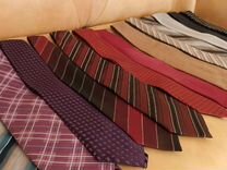 Коллекция фирменных галстуков