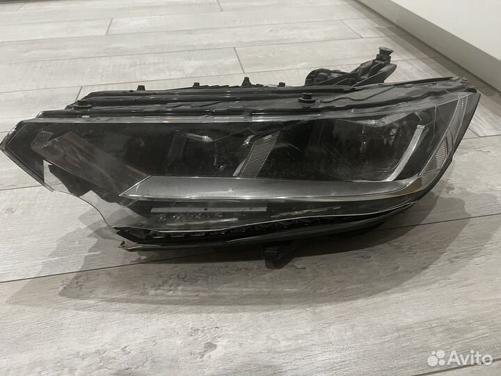 Фара Volkswagen Passat B8 Разбитая 2016