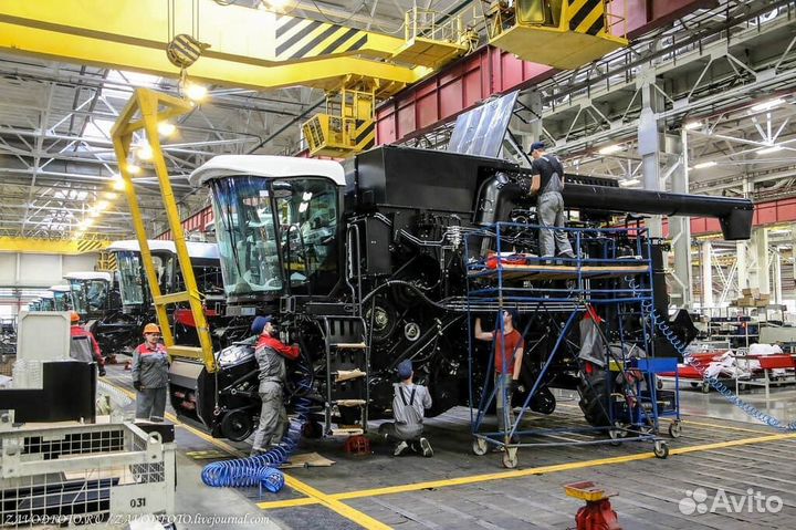 Работник Ростсельмаш, слесарь сборщик комбайнов. Б