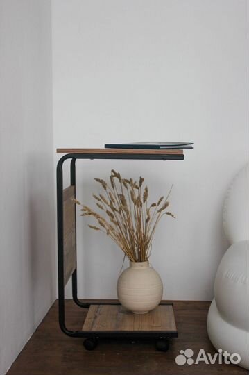 Прикроватный столик