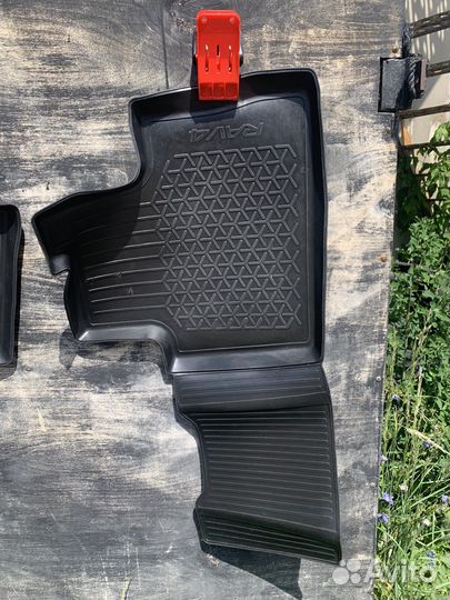 Автомобильные коврики Toyota Rav4