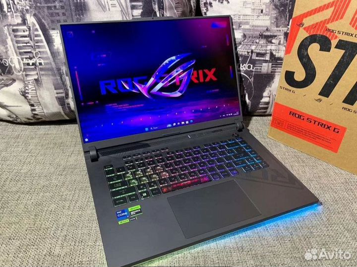 Asus ROG Strix G16 i5 13450HX / RTX 4050 / 16GB