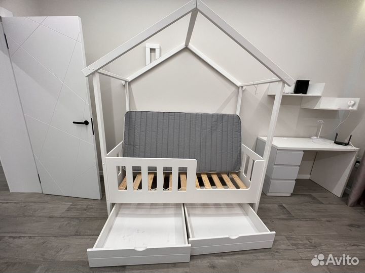 Детская кровать домик с матрасом