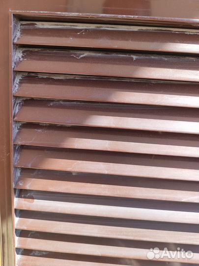 Вентилируемая решетка окно