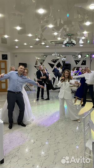 Ведущая на праздник