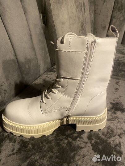 Ботинки белые