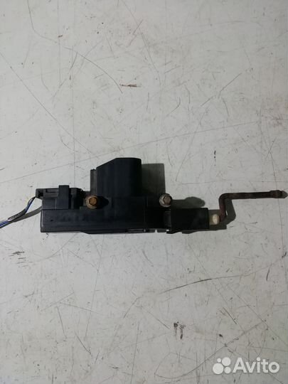 Сервопривод замка лючка бензобака BMW 5 E34