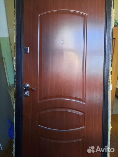 Металлическая дверь бу