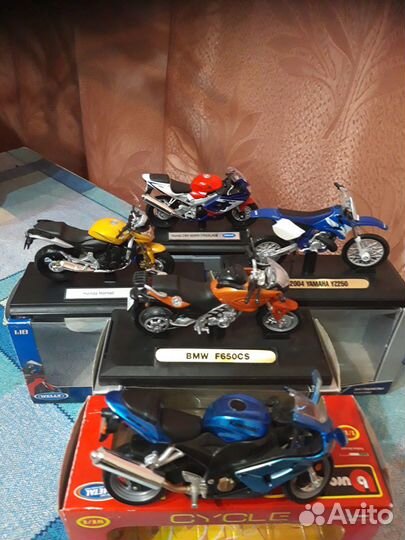 Модели мотоциклов 1:18 масштаб, 5шт