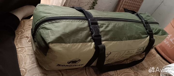 Палатка туристическая 3 местная бу