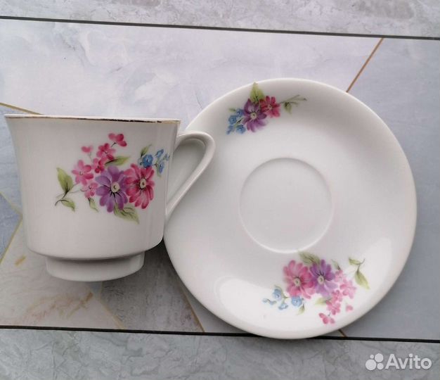 Фарфоровая посуда чашка с блюдцем