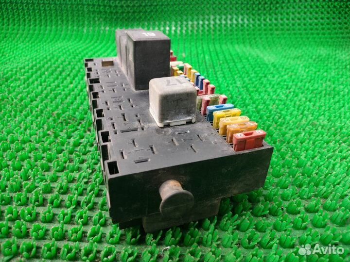 Блок предохранителей Volkswagen Golf 2 HK 1985