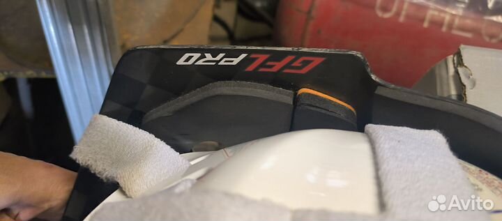 Вратарский хоккейный шлем CCM GFL Pro