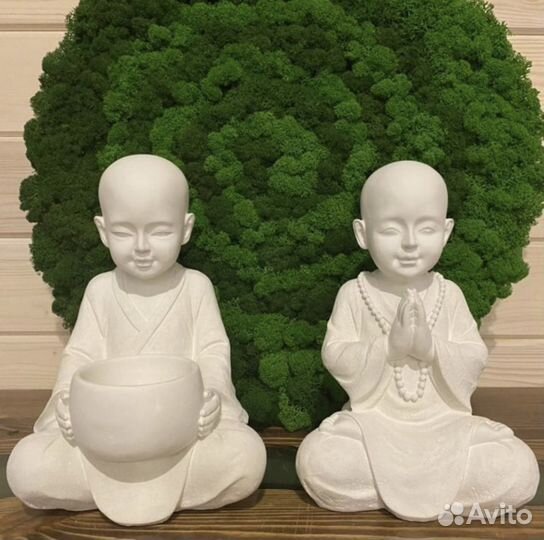 Будда с бусами молящийся