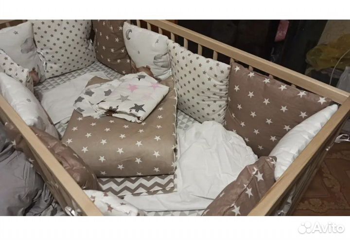 Бортики и постельное белье в кроватку