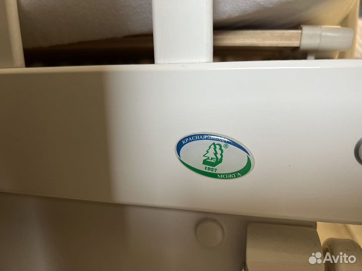 Детская кроватка с продольным маятником