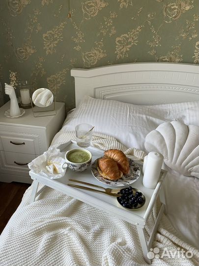 Поднос - столик на кровать