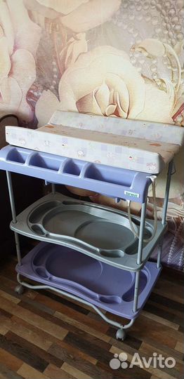 Пеленальный столик с ванночкой фирмы brevi